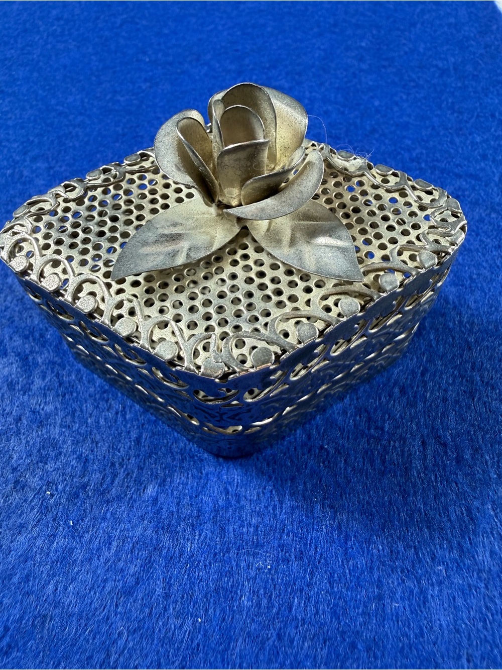 Vintage Rose Top Metal Mesh Trinket box.